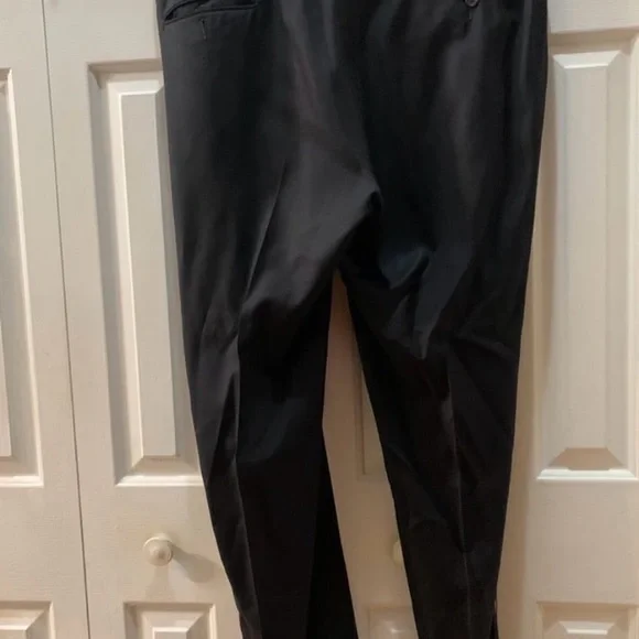 Louis Raphael Luxe Men’s Black Suit Jacket + Pants.Size: 42L.